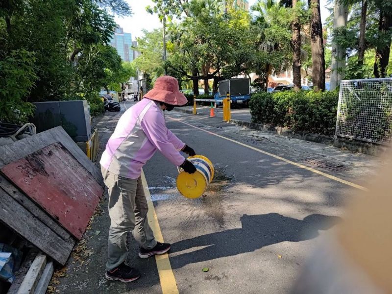 清除積水容器